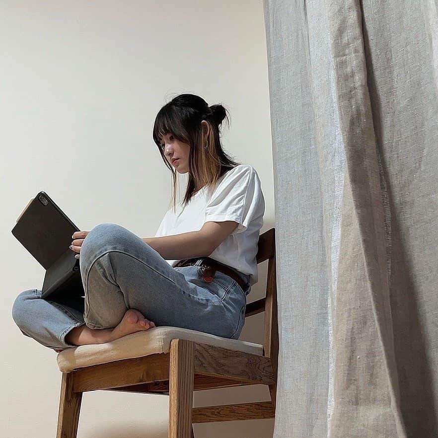 塩見珠希のインスタグラム：「３週連続で動画出してるすごいなあ🐈 猫目線」