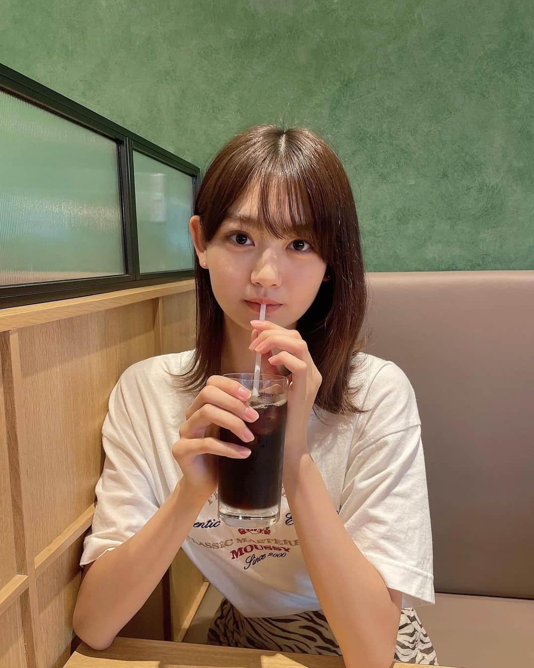 安村真奈のインスタグラム：「実はコーヒー飲めちゃう☕️ ヒロアカとサンリオコラボのかわいすぎるファイルをげっとできたから今日は満足^ ^  #安村真奈 #コーヒーのある暮らし #ヒロアカ #サンリオ」
