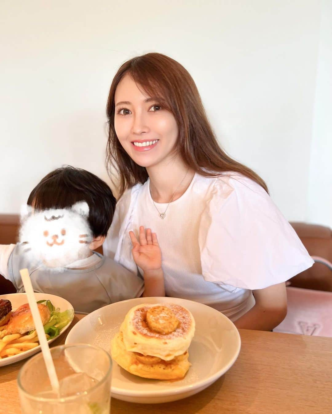 清水愛美のインスタグラム：「🥞🧡  最近パンケーキ🥞にハマっている 息子くん☺️🧡  先日お台場のbillsへ行ってきました💓 パクパク美味しそうに食べてました❣️ 私も久々に食べれて幸せでした！  お台場って子連れに優しいですよね💐 また行きたいです✨  #お台場　#子連れランチ #お台場子連れ #bills #billsお台場 #パンケーキ」