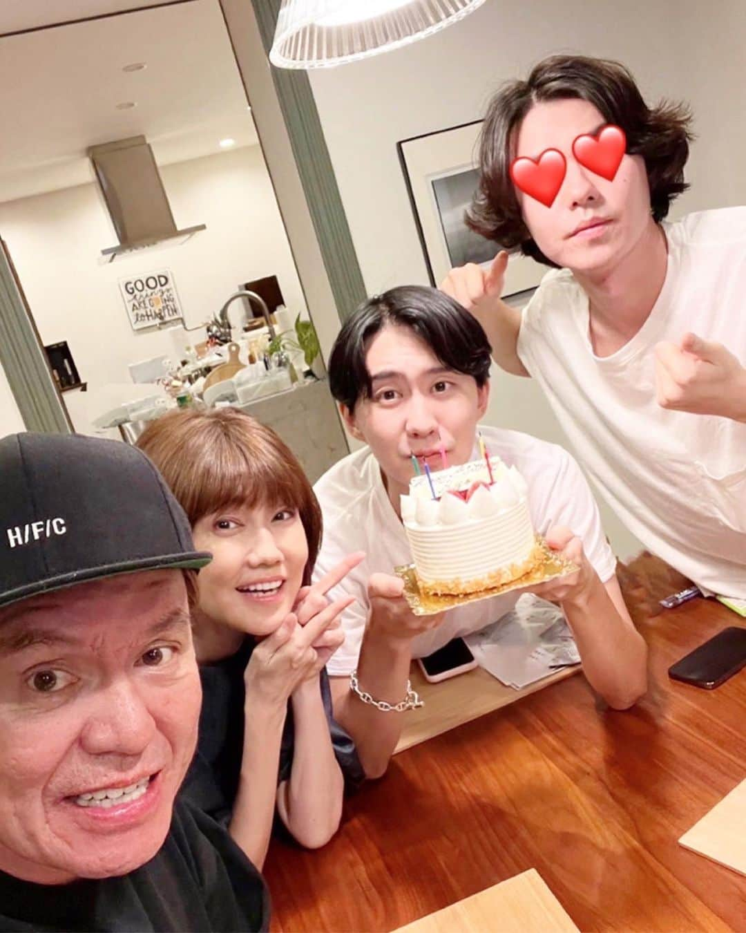 松本伊代さんのインスタグラム写真 - (松本伊代Instagram)「今日は  凌央の誕生日。 @ryo_kozono   1995年の今日は 中秋の名月 そして満月🌕だったな。  月も綺麗に見えて。  #今年は明日が中秋の名月 #明日も満月らしい #良い歳になりますように #相変わらずキッチン散らかってる #小園凌央 #松本伊代 #ヒロミ #10月10.21はビルボード」9月9日 23時39分 - iyo14_official