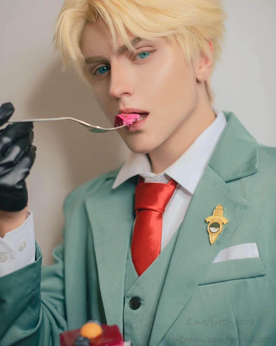 Gesha Petrovichのインスタグラム：「How about we blow off dessert, go home early... #loidforger   Telegram 👇 https://t.me/Geshacos Full photoset soon on my  P❤️treon link in bio😉  #loid #spyxfamily #cosplay #cosplaypromo #malemakeup #malecosplay #geshanation #geshacosplay #selfie #ロイドフットウェア フォージャー #daddy #fypシ #cosplaylove #ホスト #foodporn」