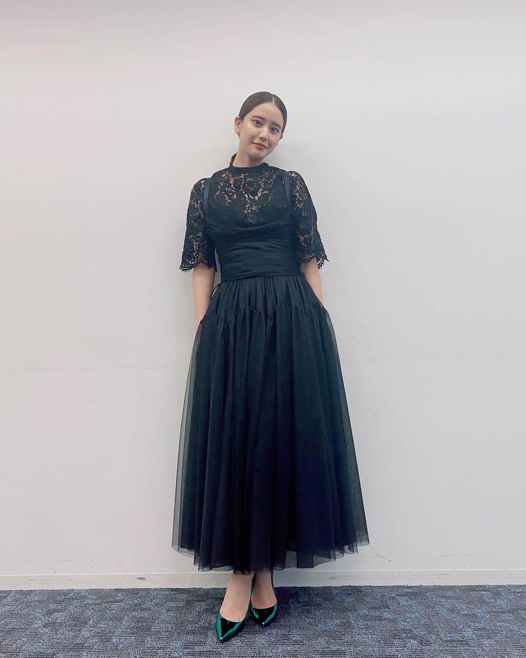 山崎紘菜のインスタグラム：「👗 映画『LOVE LIFE』 @lovelife_movie  本日より公開になりました。 舞台挨拶に登壇させていただきました。 たくさんの方々の元に届きますように。 #LOVELIFE #深田晃司監督作品 #メーテレのオオカミヒツジすき」
