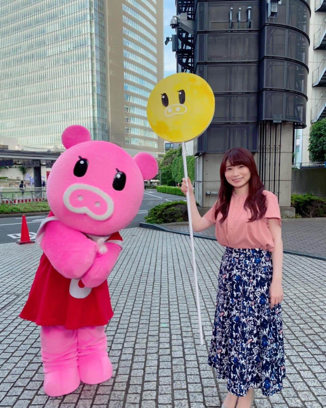 國本未華さんのインスタグラム写真 - (國本未華Instagram)「今夜は中秋の名月🌝 北ほどバッチリ🌝 関東も見えそう🌝 西は雲が多いけれど…隙間からチャンスありかな🌝 #中秋の名月 #満月 #お月見 #Nスタ #天気予報 #ブーナちゃん」9月10日 12時41分 - kunimoto_mika