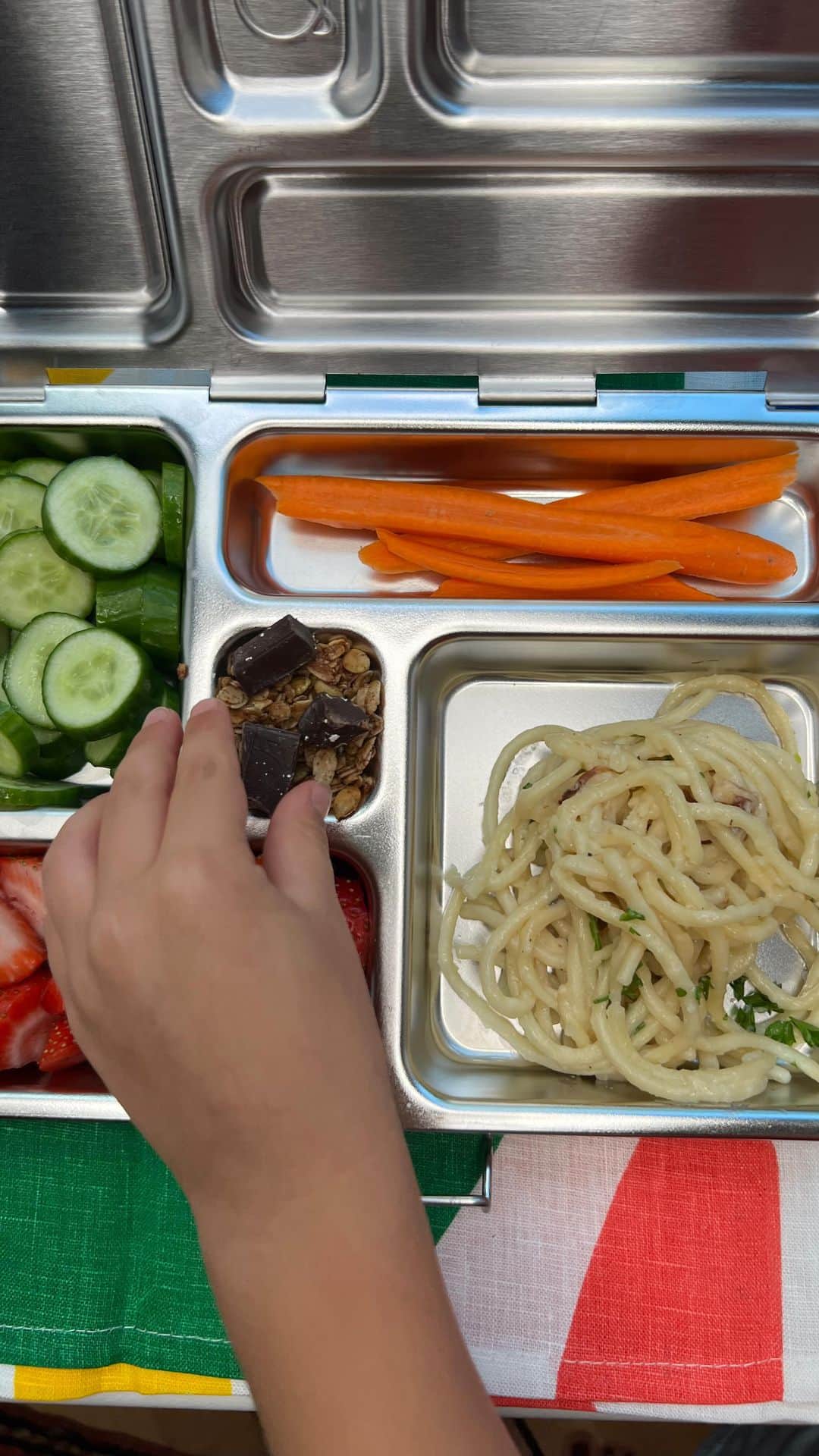 ジェニー・モレンのインスタグラム：「Live with @edeneats !! @dictatorlunches」