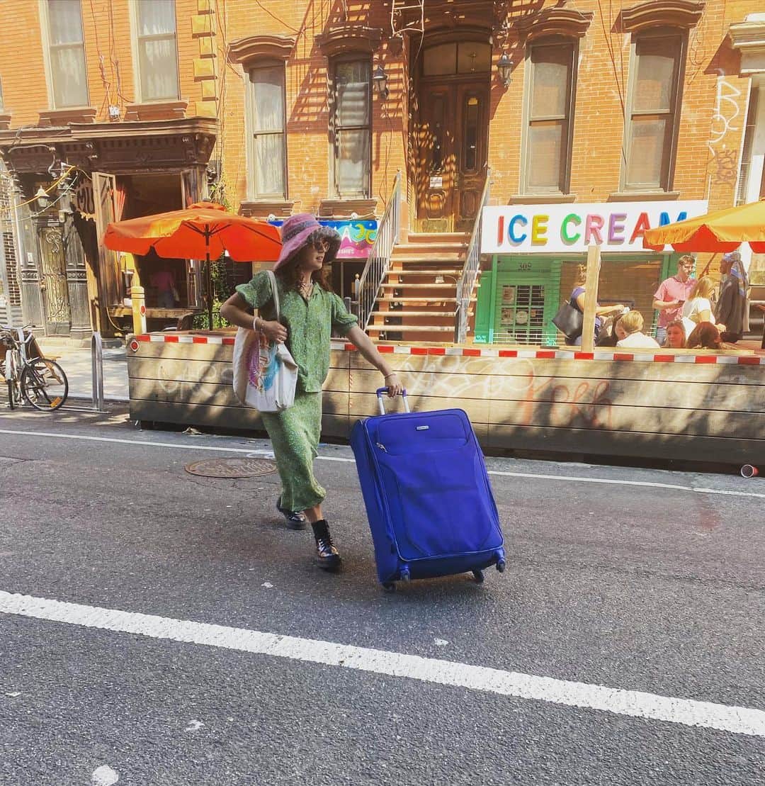 ステファニア・ラビー・オーウェンのインスタグラム：「Girl in her natural habitat」
