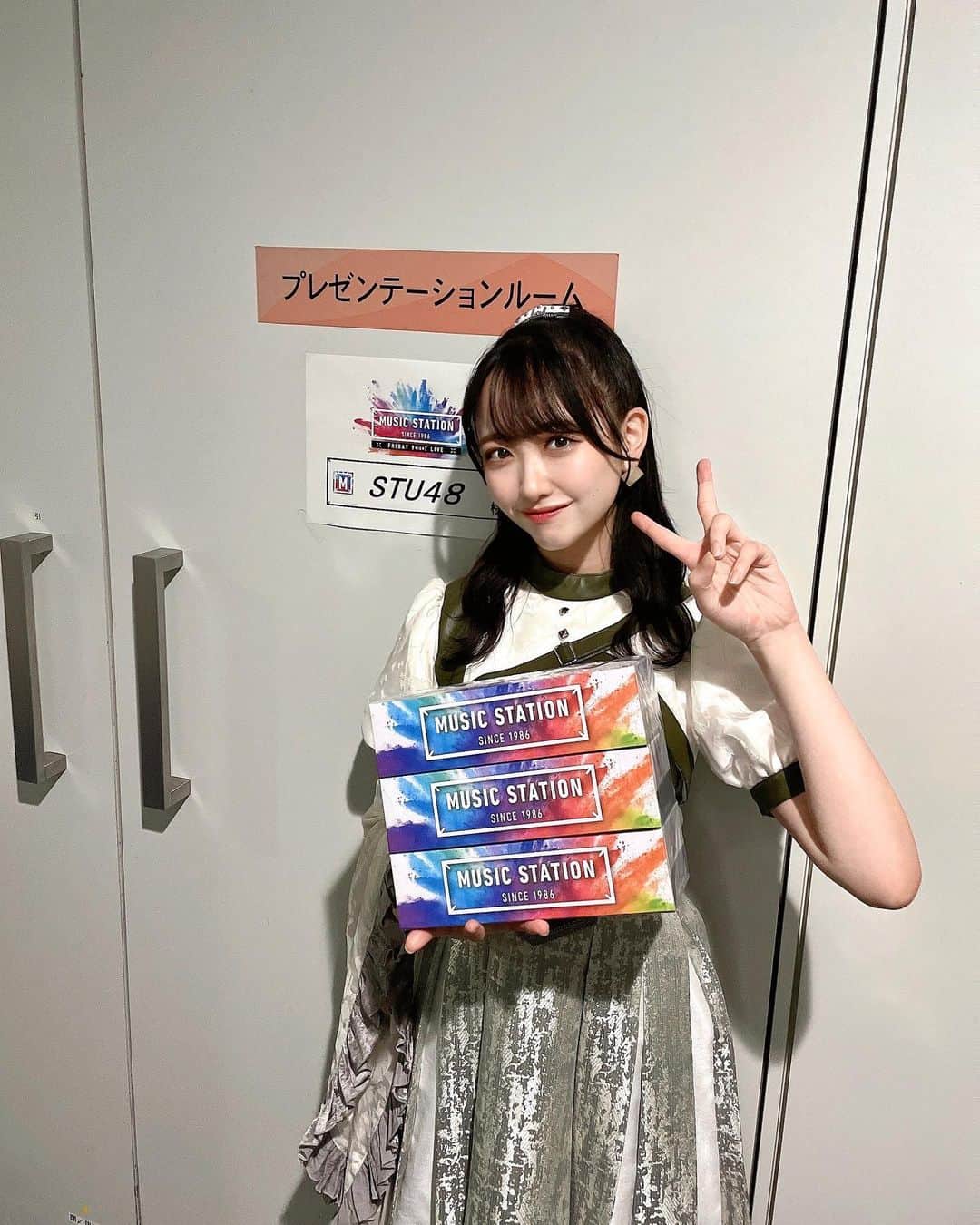 のインスタグラム：「MUSIC STATIONありがとうございました！ 「花は誰のもの？」を披露させていただきました。 平和への想いと、STUの魅力が沢山の方に届いていますように🕊 #Mステ #MUSICSTATION #STU48 #花は誰のもの？ #石田千穂」