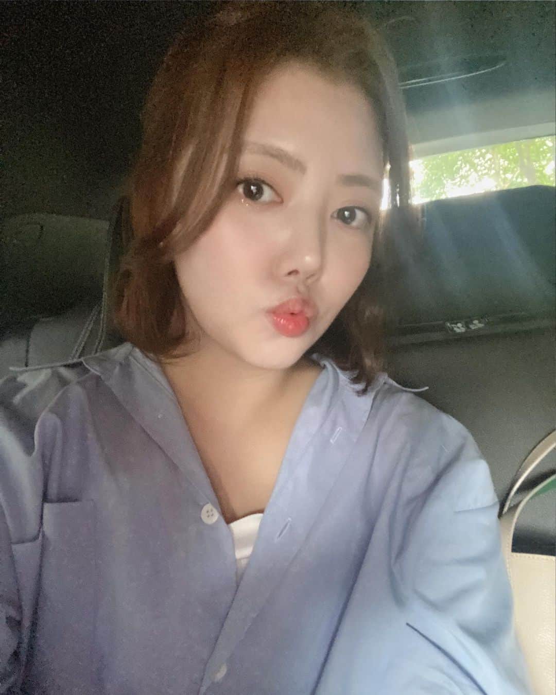 チョン・ユネ のインスタグラム：「여러분 즐거운 추석보내시구 가족들과 행복한 시간 보내세요 ❤️ 🙇‍♀️」