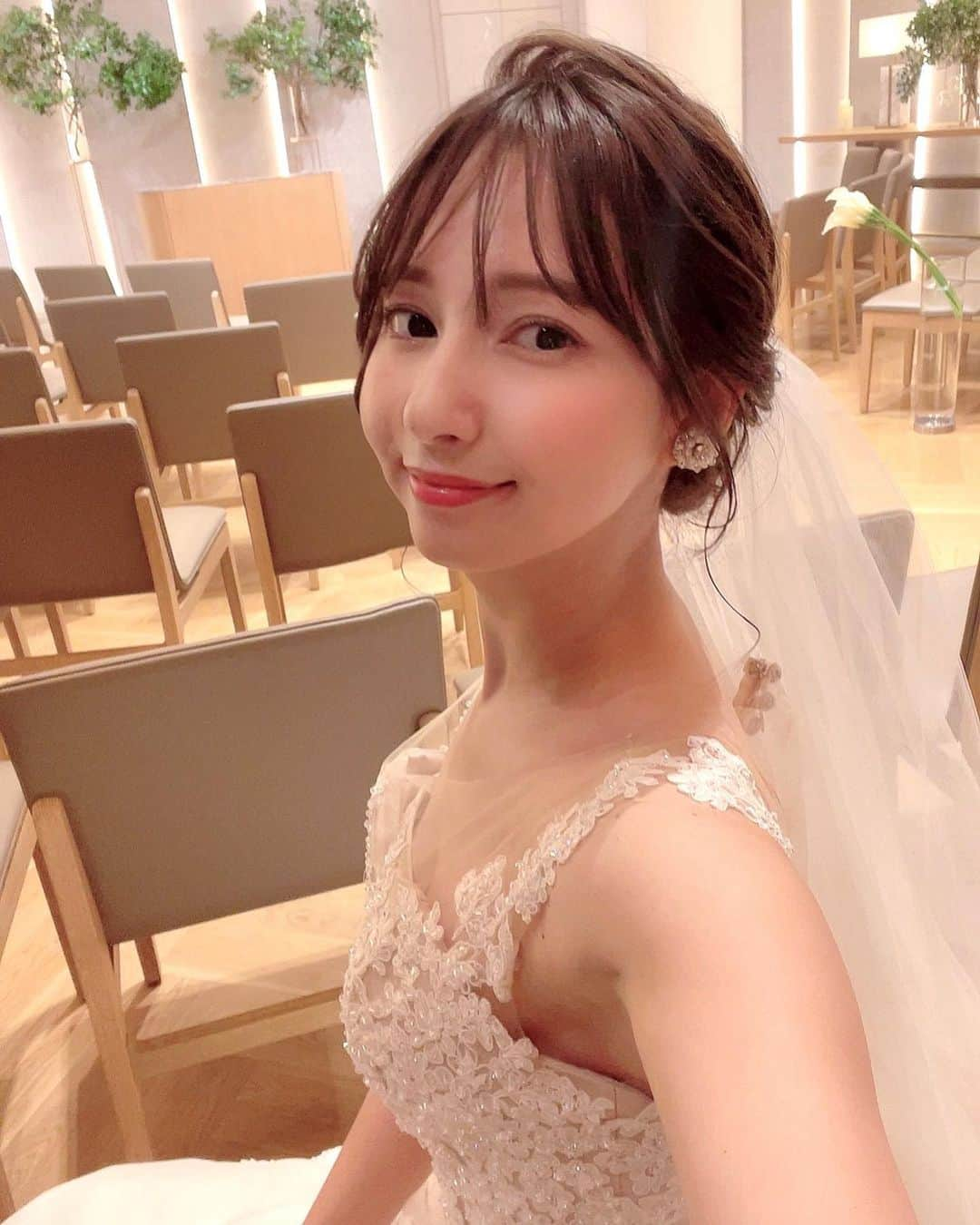 杉本麻衣佳のインスタグラム：「ブライダルイメージモデルの撮影💠  とても素敵なドレスで 会場の雰囲気にも 癒されました😌🌿  ．  ．  ．  #wedding  #weddingdress  #foursisandco  #ウェディングフォト#ウェディングドレス #ヘアメイク#ブライダルヘア #花嫁#ブライダル#撮影#ブライダルモデル#モデル#パーティードレス#前撮り#結婚式#披露宴#チャペル#ウェスティンホテル#ウェスティンホテル横浜」