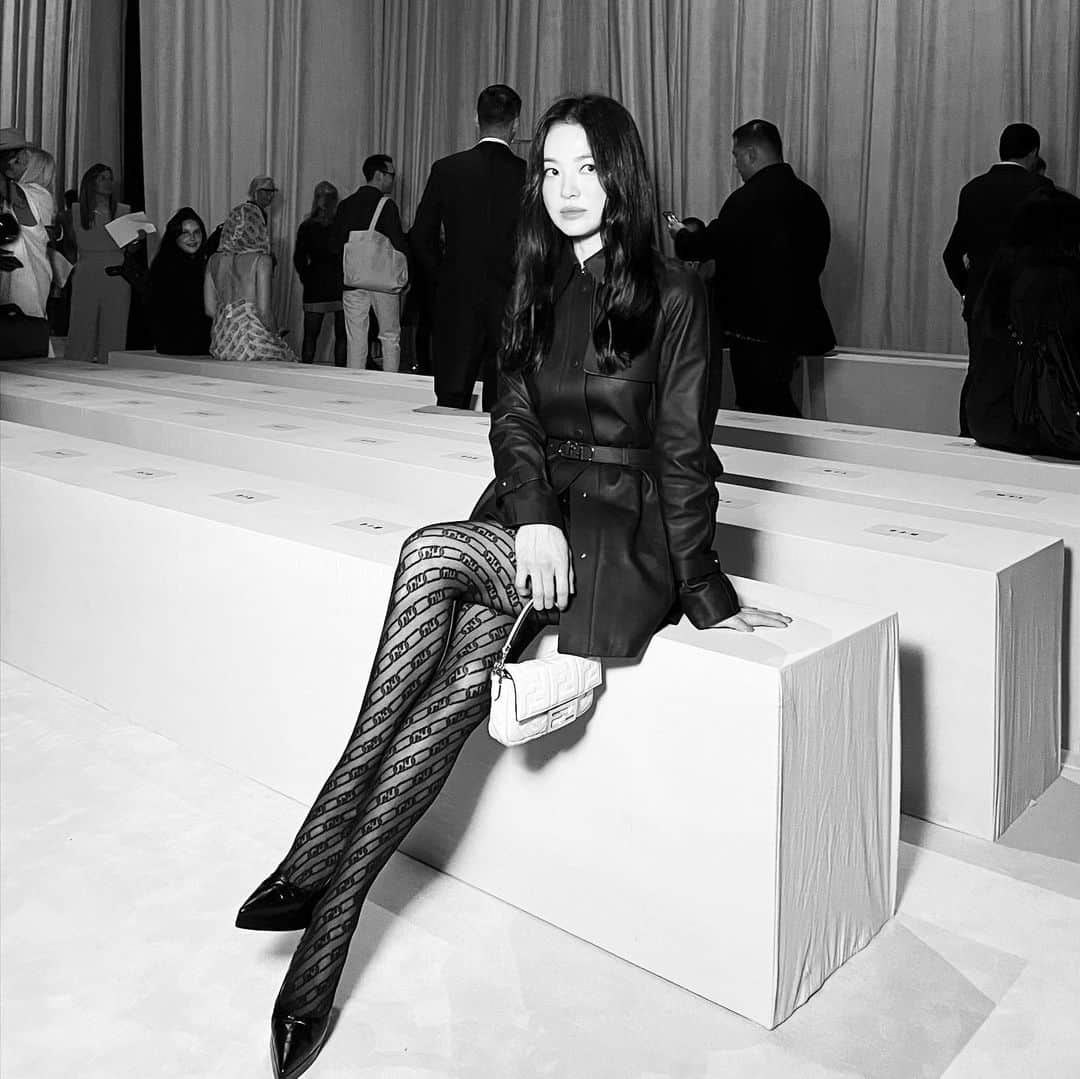 ソン・ヘギョのインスタグラム：「@fendi 🤍」
