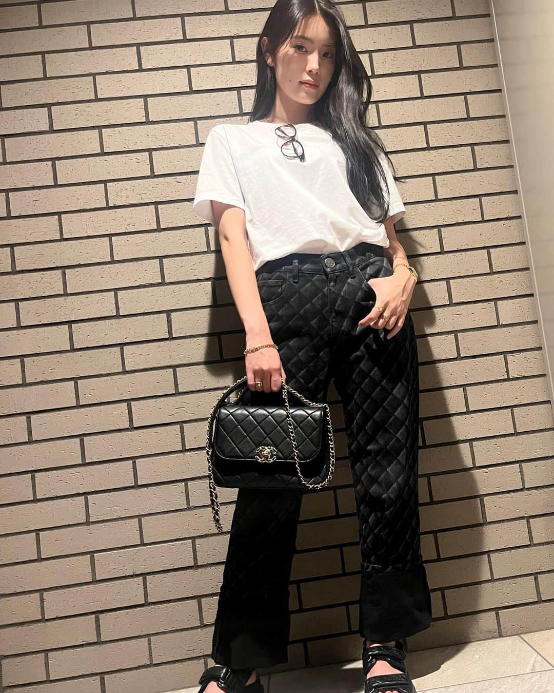 川本璃のインスタグラム：「. fashion🖤」