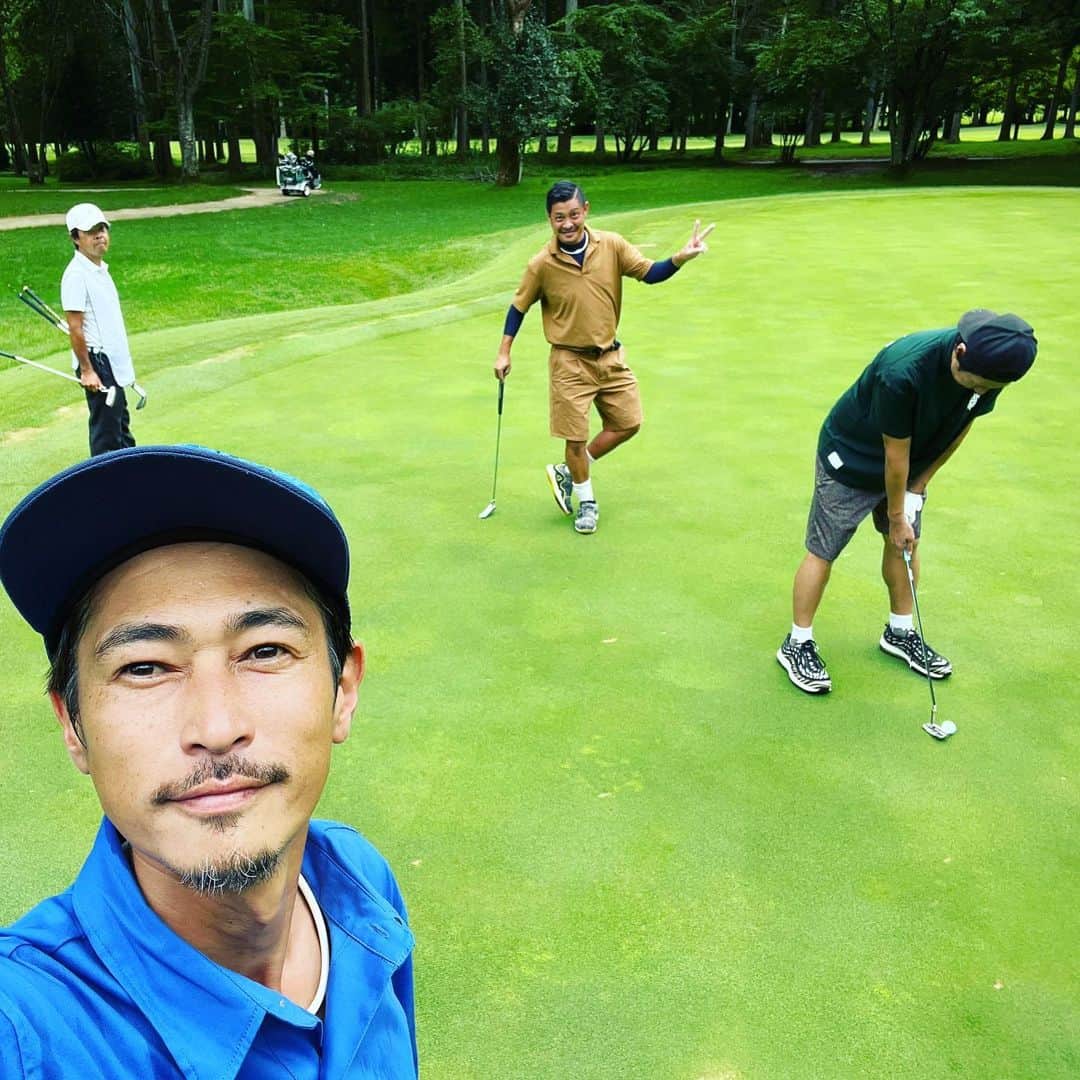窪塚洋介のインスタグラム：「節目、節目、節目、 世の中も公私ともモハヤ節目の連続過ぎて苔。 むすまで岩。上に3年。 柿八年。🦪コレは牡蠣。 言い方によっては2022年。初秋。 まだ半年だからって切れない100🏌️。 ベテランが言う「間もなく覚醒」。涼しくなるのが先か否か。 今日は中秋の名月。🌝 綺麗に見えて好き。夜の太陽。光浴びてると涼しくなるのが月。 陰と陽だからそう。  明日は自由。 "自分"とは"自"由の"分"身。  ゴルフの報告も俺の自由。 (太子、太平洋六甲、大和高原、サイプレス／順不同)」