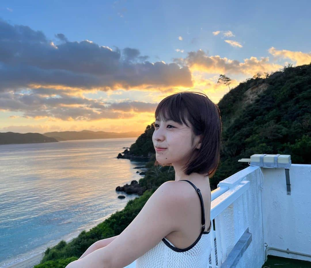 岡田美里さんのインスタグラム写真 - (岡田美里Instagram)「初めての奄美大島へ🏝  天気にも恵まれて、透き通る海を眺めながら、のんびりした時間を過ごすことができました🫧  やっぱり夏と海が大好きやな〜と再確認しました🥹  #奄美大島 #海 #夕焼け #夏休み」9月10日 13時51分 - okada__misato