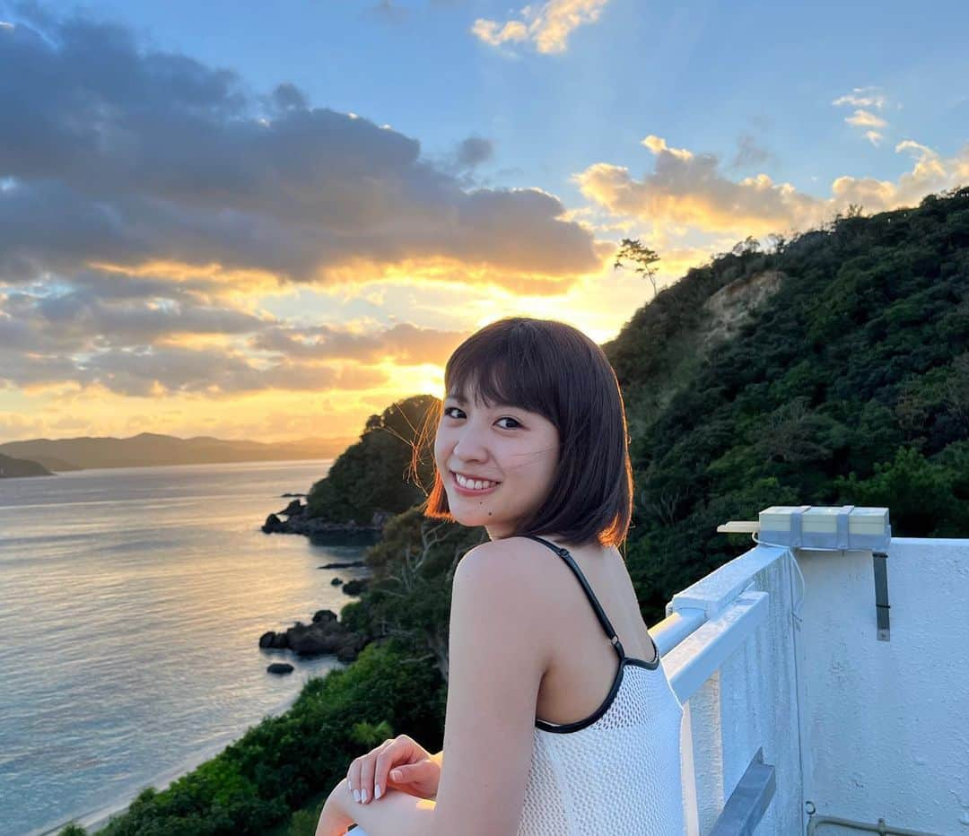 岡田美里さんのインスタグラム写真 - (岡田美里Instagram)「初めての奄美大島へ🏝  天気にも恵まれて、透き通る海を眺めながら、のんびりした時間を過ごすことができました🫧  やっぱり夏と海が大好きやな〜と再確認しました🥹  #奄美大島 #海 #夕焼け #夏休み」9月10日 13時51分 - okada__misato