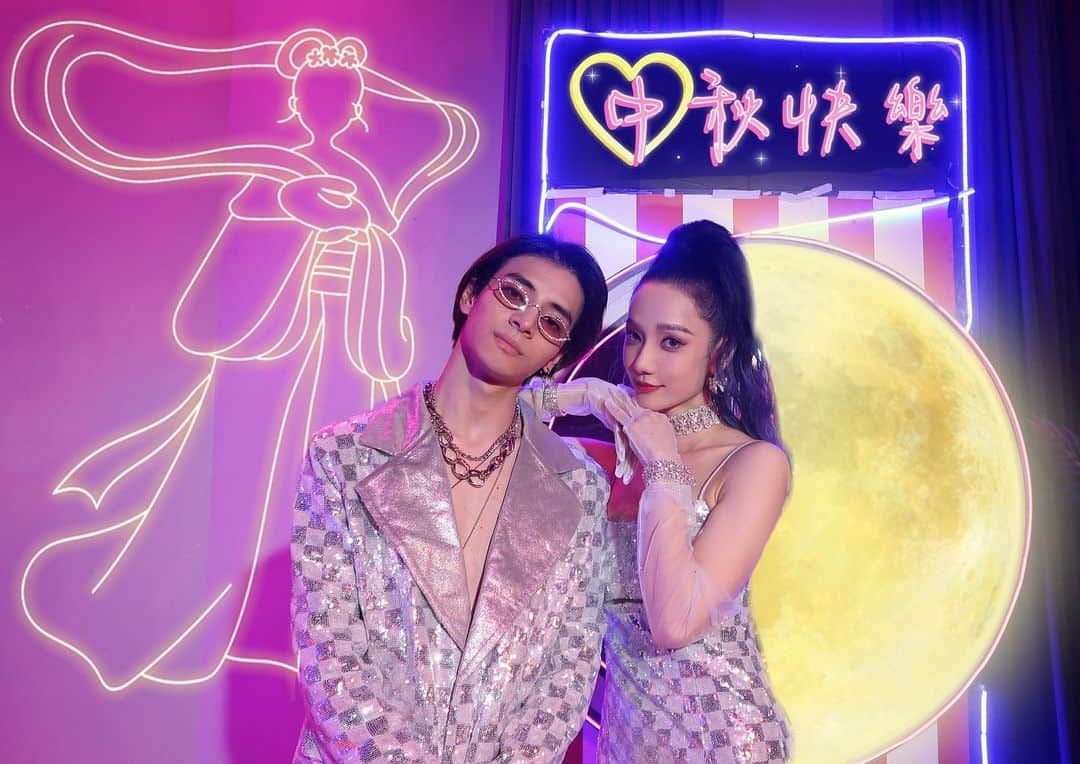 AMのインスタグラム：「I am super glad to work with G Racie @gwgurlie86 !! Pleasure to be part of her new music video!   You are DISCO QUEEN✨   中秋节快乐 N everybody Happy Mid Autumn Festival!   PS. Respect 郭富城🙌」