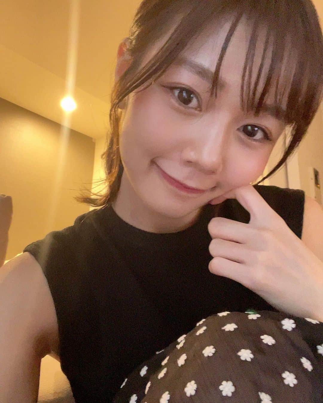 杉浦みずきのインスタグラム：「. いつもお世話になっている @unelimit_hana さんに 乳酸菌ピーリングでお肌メンテナンスしてもらいました〜🌸  肩のこりもほぐしてもらってる😂 いつもありがとうございます🤍  @unelimit_official」