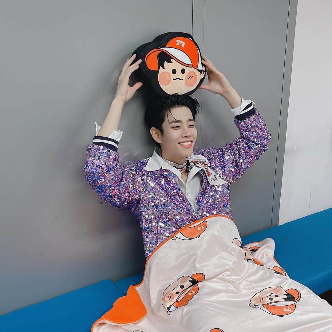 MJのインスタグラム：「해피추석🧡」