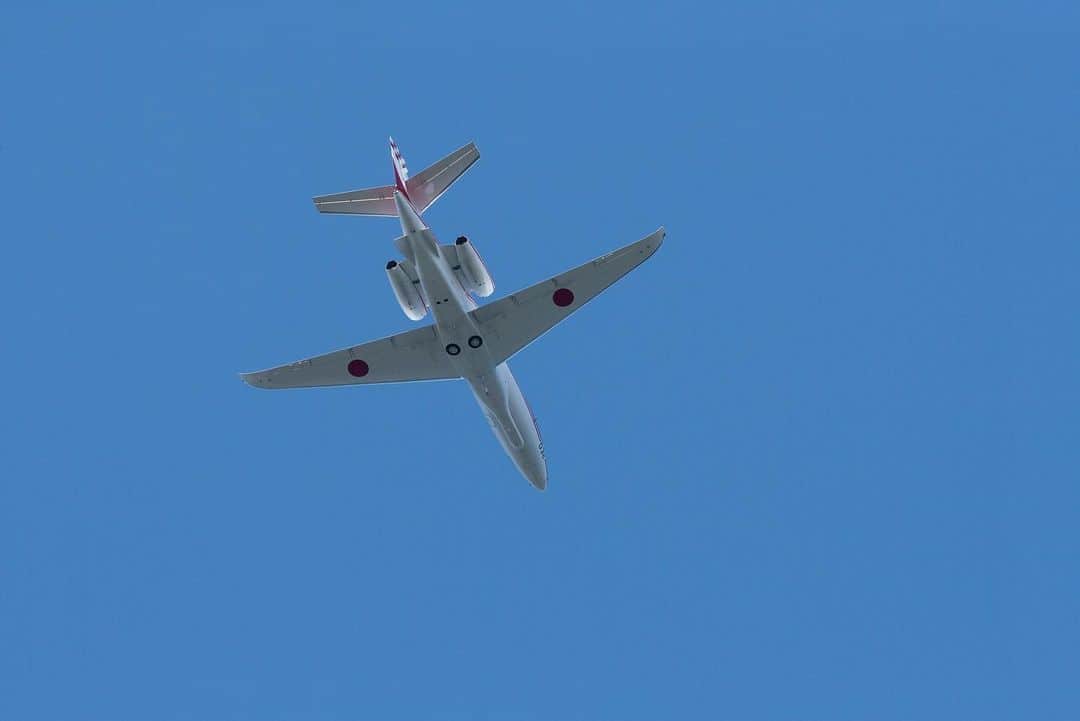 木村真人さんのインスタグラム写真 - (木村真人Instagram)「八戸基地航空祭を基地外から撮影 初めて世界に誇る日本の飛行艇US-2を見ました！ 陸自のコブラに小型機なU-680、千歳基地のF-15イーグル 土日仕事でどうせ行けないと思ってたから今日まで航空祭あること抜けてました…。行ってよかった。 急遽向かったので普段使わない望遠レンズ付けて撮ったからホコリがたくさん映って撮影後のレタッチで消すのが大変でした…。 #八戸基地航空祭 #航空祭 #自衛隊 #us2 ＃u680a #ah1 #f15j #eos30d #ef200mmf28l」9月10日 19時54分 - masato_spinner