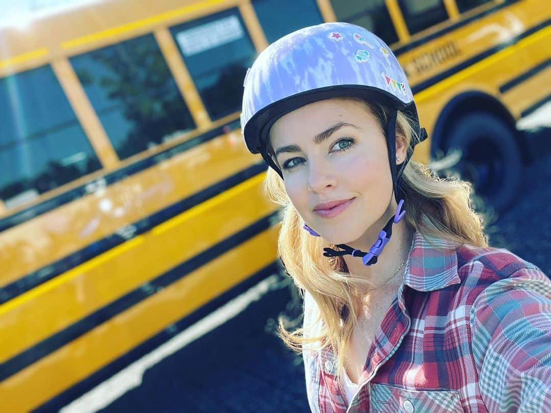 アマンダ・シュルさんのインスタグラム写真 - (アマンダ・シュルInstagram)「Meet Abby Foster/Walker.  Likes: coffee, French wine and puffy ice cream cone stickers on her childhood bike helmet.  Dislikes: finding out she is still currently married to one man while being engaged to another.  Yikes.  Join me and @brennanelliott2 for our very special movie #MarryGoRound tonight, Saturday, September 10th at 8/7c  on @hallmarkchannel」9月10日 23時11分 - amandaschull