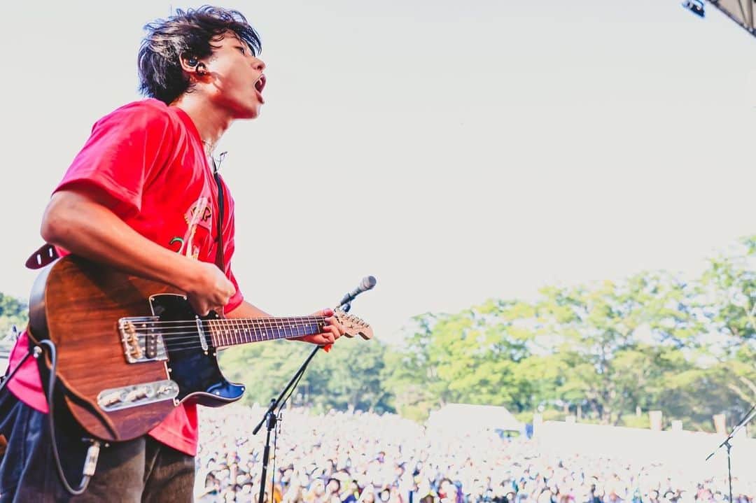 石原慎也のインスタグラム：「BERRYTEN LIVE 2022 井頭公園運動広場　白石カメラ  2度目の出演。暑さでぶっ倒れるかと思った。でもそれくらい楽しかったって事だね！ フェスらしからぬバラード攻めのセトリでした。 出演者全員仲良くて嬉しかった。  photo by 白石達也 @t_s_p_1988   This was my second performance in three years. I almost collapsed from the heat, but I had a great time. I was happy that everyone was waiting for me. I hope everyone enjoyed the aggressive set list of ballad on ballad. Can't wait for next year!」