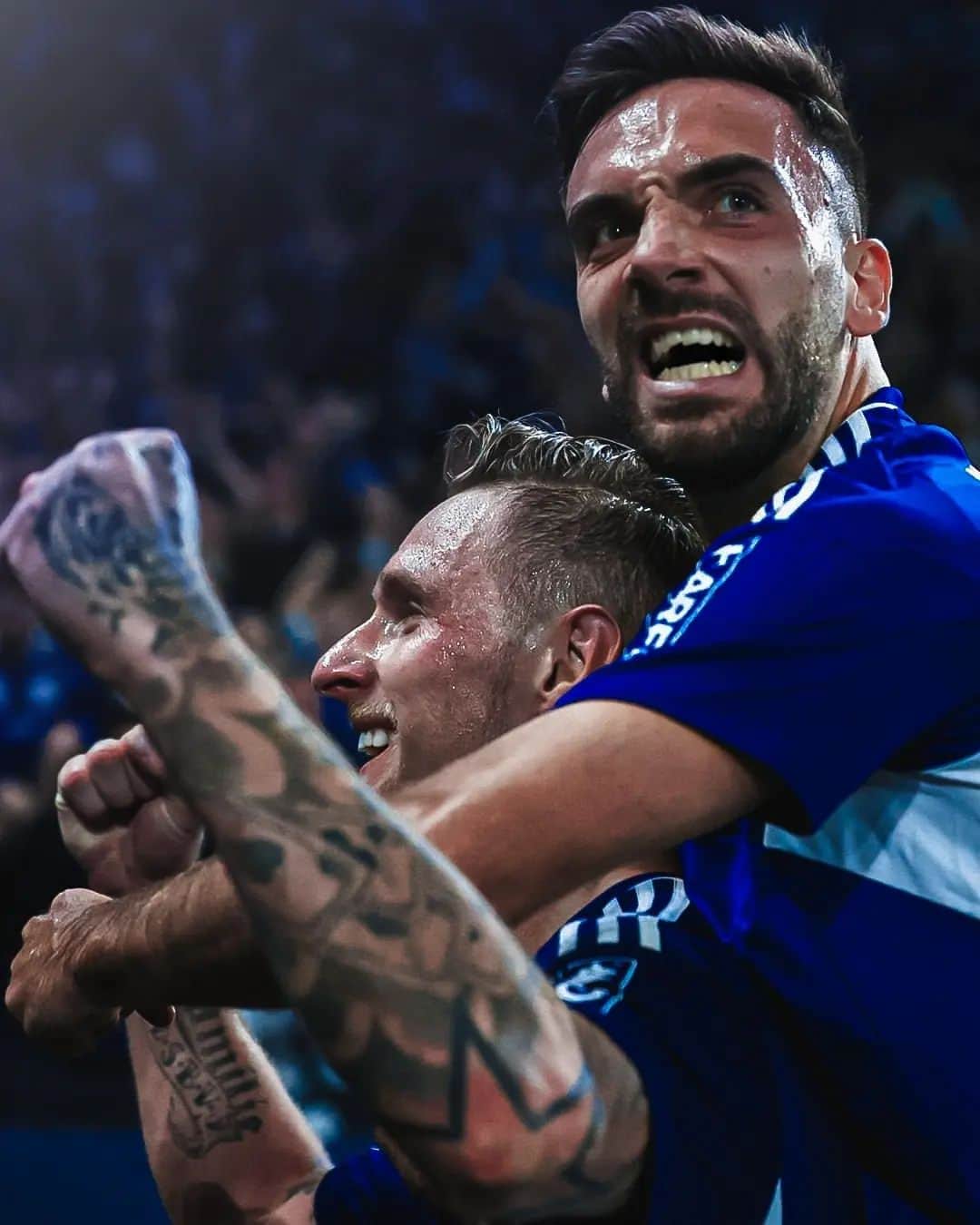ケナン・カラマンのインスタグラム：「erstes Spiel ✅ erster Sieg✅   İlk maçıma çıktığım ve galibiyeti aldığımız için çok mutluyum 💪」