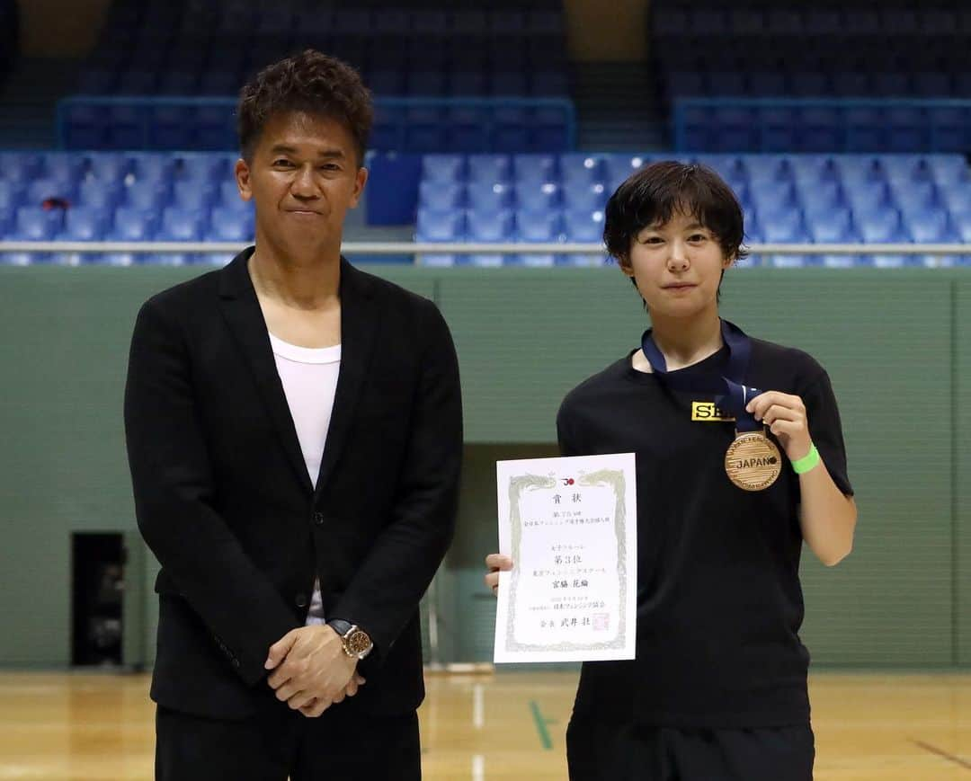 宮脇花綸さんのインスタグラム写真 - (宮脇花綸Instagram)「【試合結果】 2022全日本選手権🇯🇵 個人　３位🥉  決勝に行けなかったのは残念でしたが、「今できる事はしたのかな」というのが正直な感想です✌️  決勝は11/5(土)LINE CUBE SHIBUYA 試合を生観戦できる数少ない機会です！ シーズン開始直前で、皆レベルの高い試合を見せてくれると思います🔥 チケット制なのでお早めにお求めください🎫  ©️日本フェンシング協会  <個人スポンサー> #SEIKO #PBT #ダイワエムティ  <協会スポンサー> #JAL #NISSAN #SLcreations #キンライサー #KOWA #やまや #長谷工グループ #トレンドマイクロ #三洋紙業  #デサント #GTEC #協和発酵バイオ  #プロパティーエージェント #共同カイテック #うなぎ四代目菊川 #ベネミール  next➡︎10/2-5 栃木国体🍓」9月11日 9時49分 - karinmiyawaki