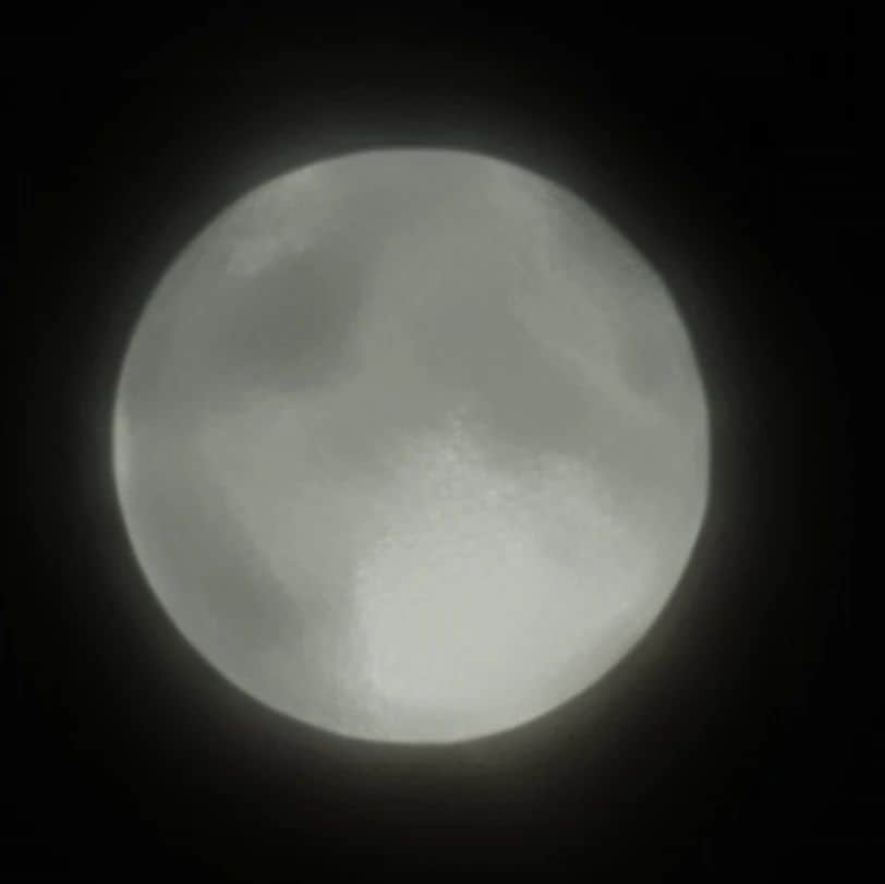 ト・ジウォンのインスタグラム：「#도지원 #dojiwon 🙋‍♀️🌸 #100년 만에 보는#보름달 🌕 #구경 하세요 #어제 못보신분들 #창가 앉아 열심히 구경 #구름 ☁️ #the#full#moon in #100years 🌕☁️💕 #supermoon 😉」