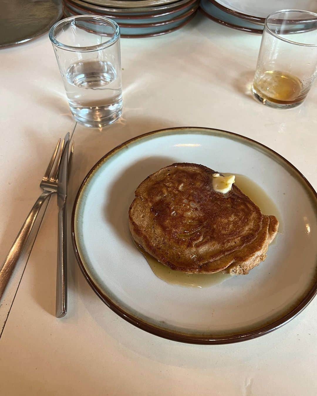 大屋夏南のインスタグラム：「Sunday pancakes 🤍 あー。幸せだー。」
