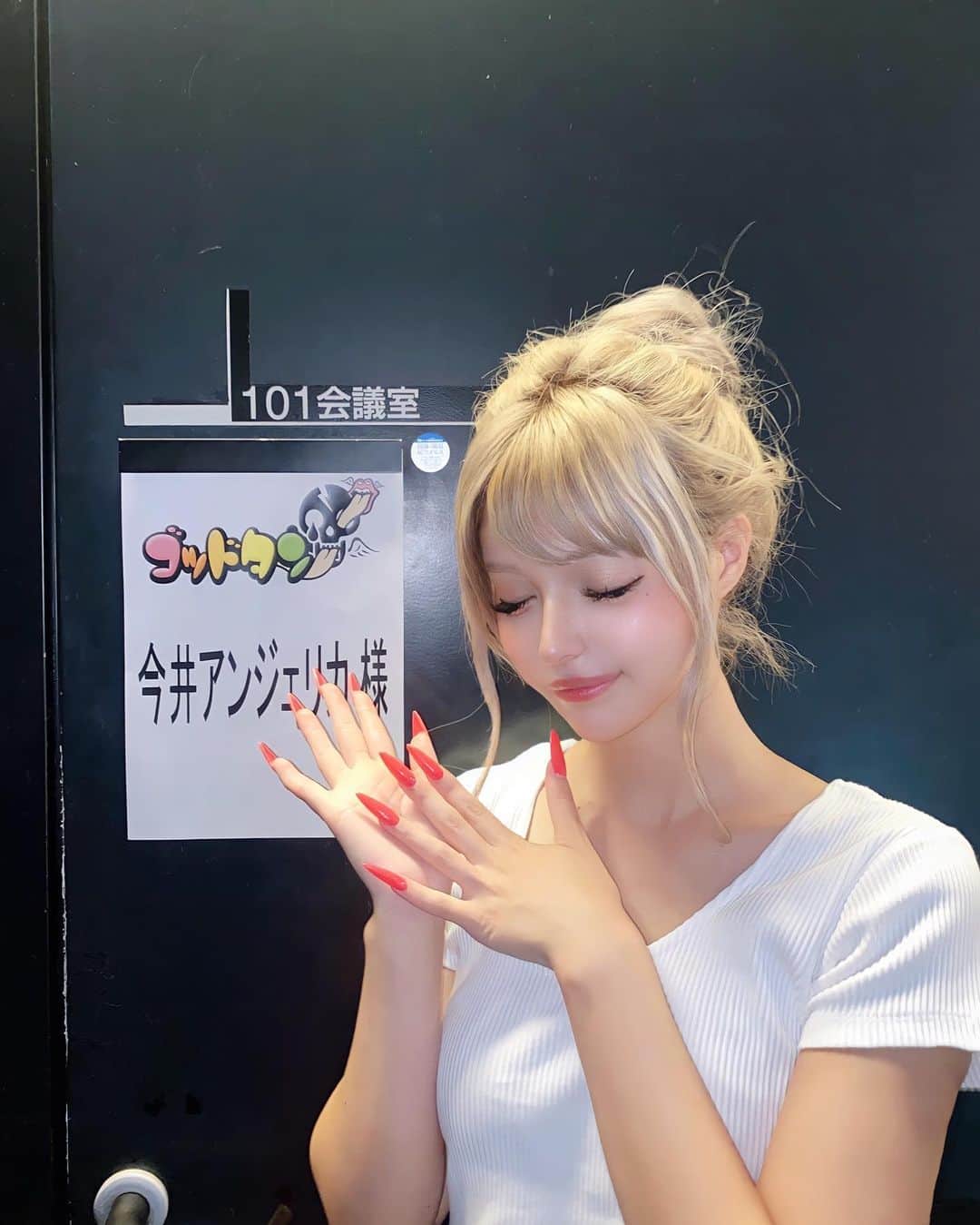 アンジェリカのインスタグラム：「ゴッドタン見てくれた皆さん❤︎ ありがとうございました🫣💎💕  キャッチザ小木ゲームの後だから髪の毛くしゃくしゃꉂʱªʱªʱª ┈┈┈┈┈┈┈┈┈┈┈┈┈┈┈┈┈┈┈┈  ちくちく言葉は普段は使っちゃいけませんｯ（笑）🙋🏼‍♀️🫰🏻‪𐤔𐤔‬‪𐤔‪𐤔𐤔‬   ヘアメは @puu1115 🫶🏼🫶🏼 ┈┈┈┈┈┈┈┈┈┈┈┈┈┈┈┈┈┈┈┈  見逃した方はTVerでみれるよん  #ゴッドタン」
