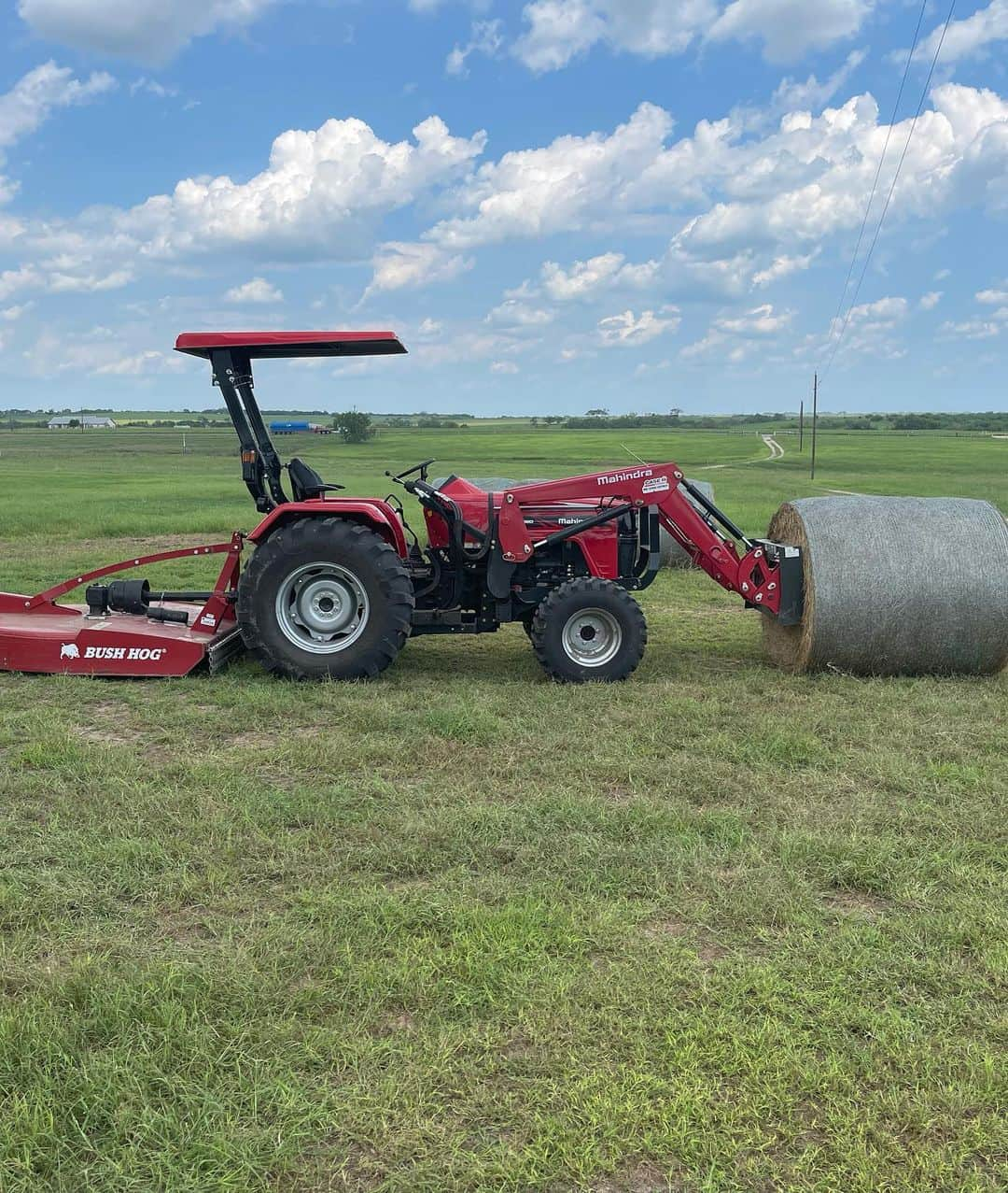 スコット・ノートンさんのインスタグラム写真 - (スコット・ノートンInstagram)「Couple weeks away from another cut & bale. #rungetexas #mahindra #farmlife #lifeisgood #blessed」9月12日 1時54分 - scottflashnorton