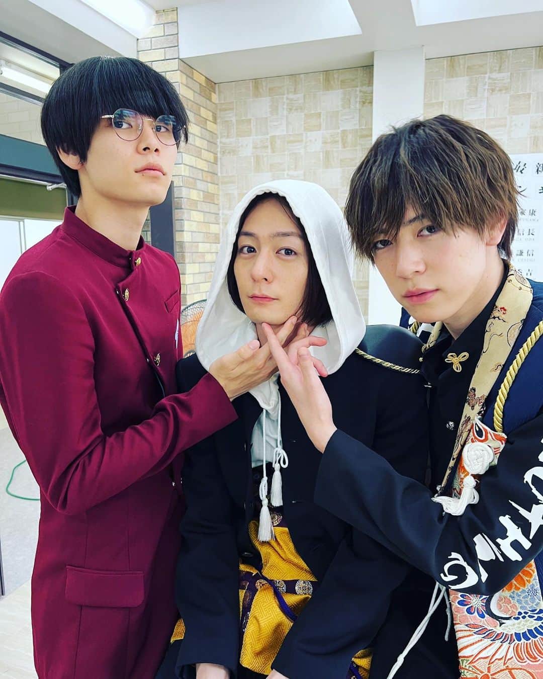 のインスタグラム：「22時30分から新・信長公記8話放送です！ #新信長公記#犬飼貴丈#内藤秀一郎#萩原利久#この写真撮った覚えない#左手はそえるだけ」