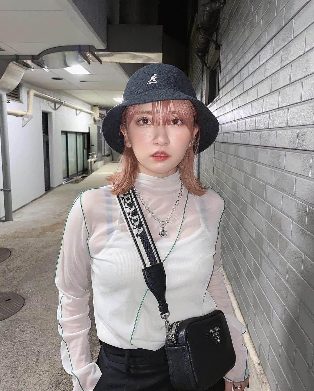 にこのインスタグラム：「買い物は試合  大切なのは買う事ではなく 行きたかったお店に行ったという事実  Tops: @public_tokyo  bottoms: @emoda_official」