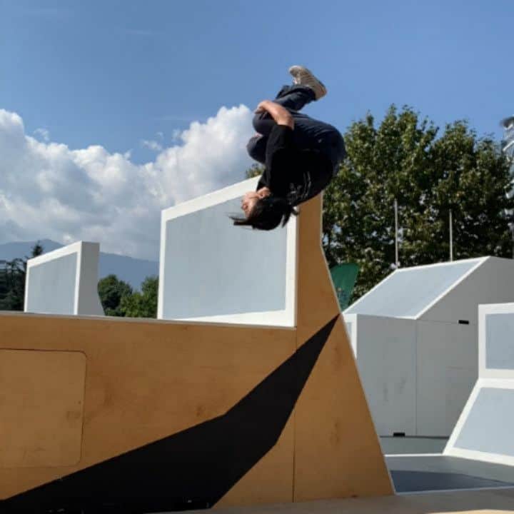 泉ひかり（パルクール）のインスタグラム：「My Freestyle run and speed run from parkour world cup in Sofia, Bulgaria.⁡ ⁡⁡ On my speedrun, I made mistake near by start. I⁡ could choose this run for quarification but, I retried it and ran through the end without mistake. Even I did't make reach final both speedrun and Freestyle, ⁡I'm happy to finish my run without big mistakes! And I'm really happy to come the comp and see everyone from all over the world. Thank you for a lot of Support! I will be more strong!💪 ⁡⁡⁡ ⁡⁡ ⁡2022年のワールドカップシリーズが終わりました！⁡⁡  スピードランも1秒足らず フリースタイルも0.5点足らず 決勝進出を逃してしまいました。  ランの中に細かい改善点はまだまだあるし、次回までに手に入れたいスキルや、できる事の引き出しを増やしたいなって思う所もありますが、今できるベストなランとフロウができたと思います！  10月には日本選手権と世界選手権  今回気づいた事を活かして、それまでにもっと強くなります💪  応援ありがとうございました！⁡ ⁡⁡ #parkour #parkourgirl #girlspower #girlparkour #freerunning #parkourgirls #seeanddo #traceuse #traceur #running #training #activity #movemet #traceuselife  #Lache  #competition  #Bulgaria  #Sofia  #ワールドカップ #パルクール #パルクール系女子 #女子トレーサー #フリーランニング #トレーニング #趣味  #フィットネス #跑酷  #ブルガリア  #ソフィア  #世界大会 ⁡⁡」