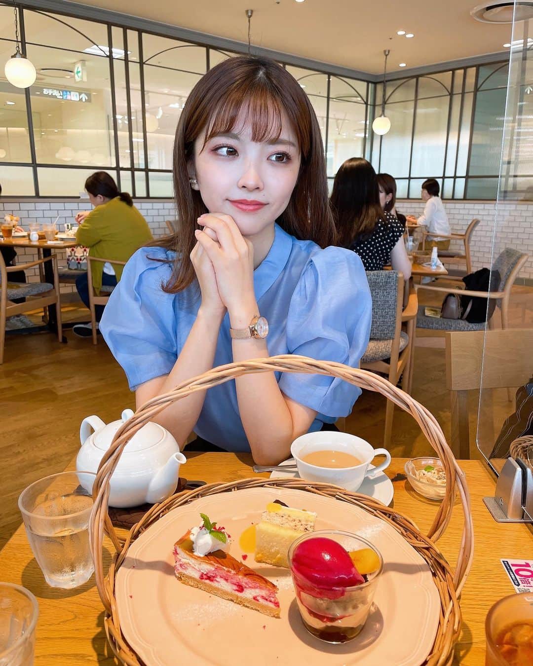 檜垣すみれさんのインスタグラム写真 - (檜垣すみれInstagram)「・ カフェに行きました🫖 マロンミルクティーが大好きで毎年この時期に飲みに行ってる🤎 秋のスイーツ、もっとたくさん楽しみたい❕  #oliviaburton#oliviaburtontokyo#オリビアバートン#オリジョ#オリビア女子#カフェ#マロン#ミルクティー#セントフォース#セントフォース関西#女子大生」9月11日 19時14分 - sumire_higaki