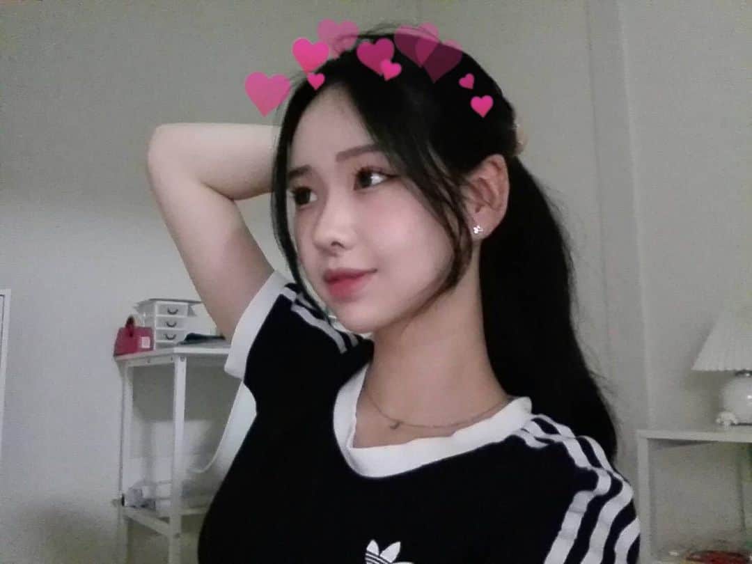 momoのインスタグラム：「‪‪>3<♥」