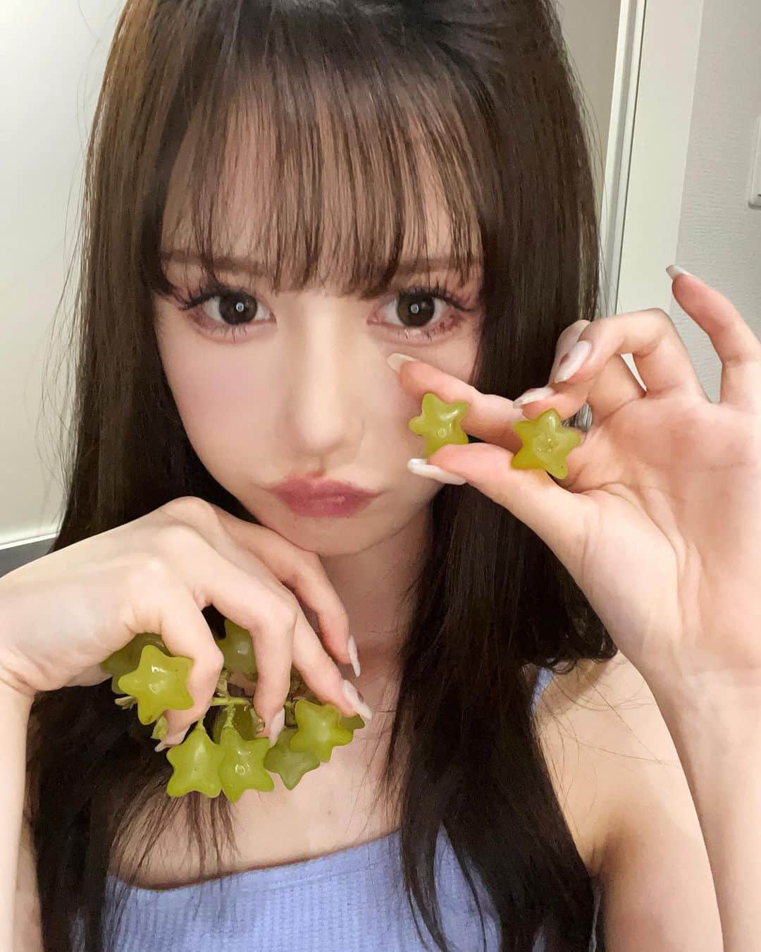 山本望叶のインスタグラム：「#星葡萄 ⭐️ ひとつハートもあるよっ。さがしてみて🫶」