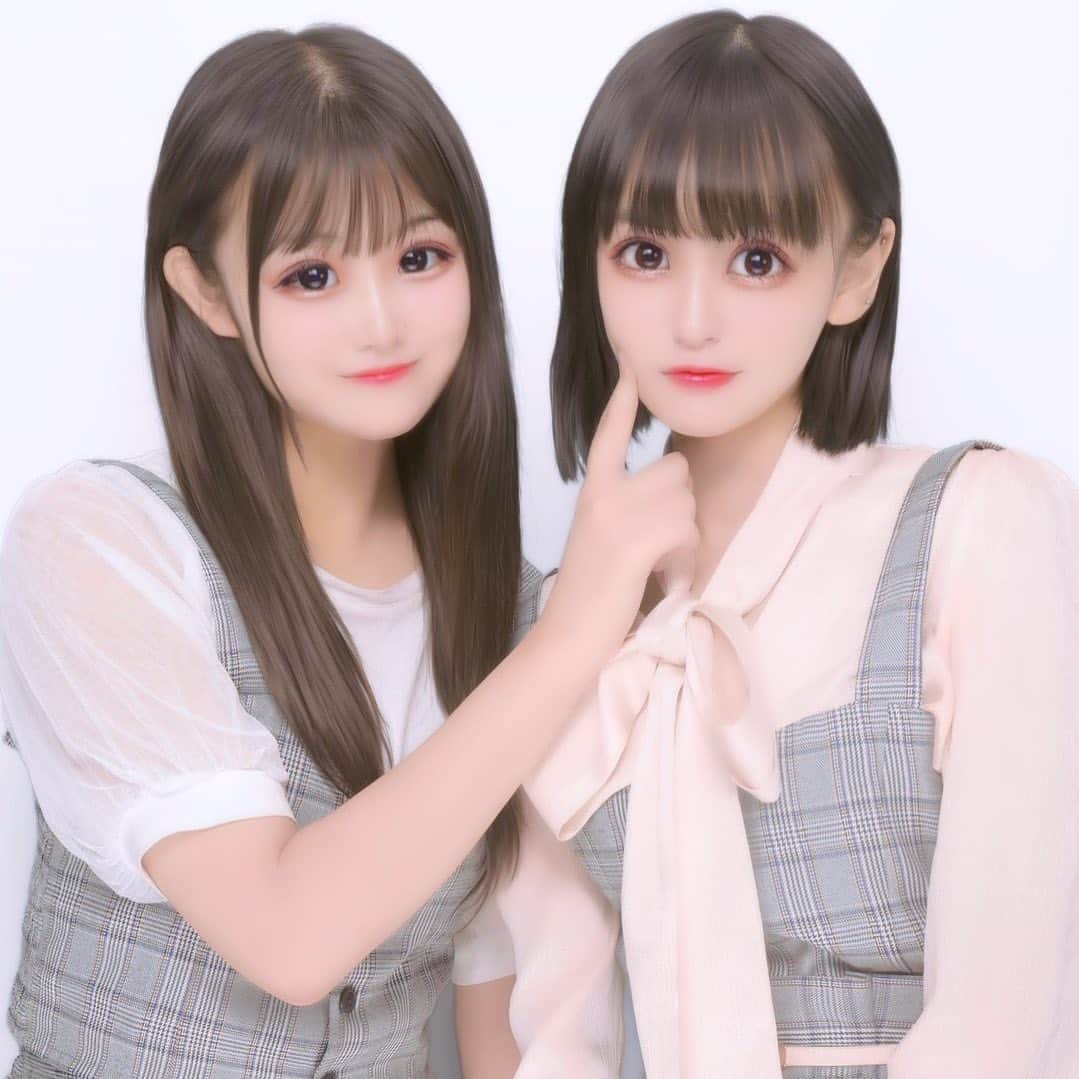 桃瀬ひよりのインスタグラム：「‪‪❤︎‬‪‪❤︎‬  だいすきなだいすきなメイちゃんと...！！♡  デートしてお揃いの服着てプリクラ撮る夢叶いました😭💛 この日メイちゃんにピアスも開けてもらったの...さらに夢叶った...🥲🥲  夢みたいな幸せ空間ありがとうございました😭💛 これからもずーっと永遠にだいすきです！！  毎日世界でいっっちばんかわいいです！！♡  #ぷりんと倶楽部  #プリクラ #はるいろせかい #ハルイロセカイ #おそろコーデ  #名古屋 #大須 #アイドル #IDOL #おーえすゆー さん #おーえすけー #香田メイ ちゃん #桃瀬ひより」