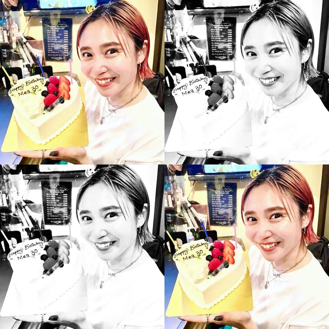村上愛のインスタグラム：「. . 2022/6/6 30歳🤩いえーーーーい！！！  今年も沢山の方々にお祝いしてもらえて、幸せすぎてぽかぽかふわふわな誕生日でした♨️💝  可愛い可愛い生徒達や、親御様方、いつものメンバーやお友達や先輩方、家族のみんな、 本当にありがとうございました🥰  当日はあいちゃんとかなみと愉快なアネキ達と過ごせた🥲🫶  あいちゃんはTシャツまで作ってくれて(泣) 嬉しかったなぁ。ありがとうね。  もう毎日のように寝てる時も着てるよ💕(あれ？部屋着になってない？爆)  30歳もいい一年になること間違いなしだ❤️‍🔥ふふふ」