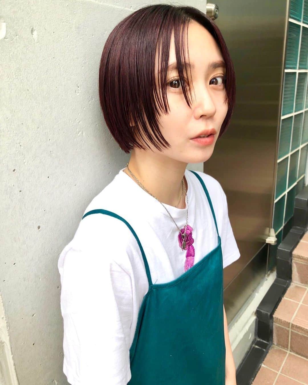 村上愛のインスタグラム：「. ということで！(?)  大人っぽくなりたくて笑 最近は暗髪ブームです🖤  うえしょーはいつだって可愛く素敵にしてくれるんだーーーっ😍 いつもありがとう🙏💫」