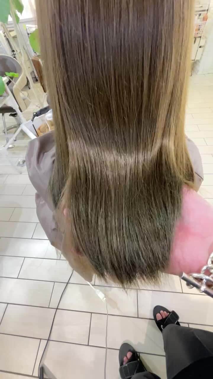 加代憲康のインスタグラム：「ガジェットカラーの全て @milbon.japan  @kotanihidechika  1時間でダブルカラーと炭酸スパと髪質改善strongやってます！」