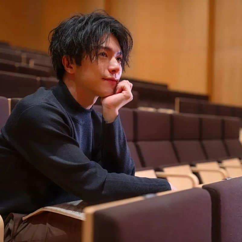 大井健のインスタグラム：「【全14公演・秋冬コンサートのご案内】  9月に入り、少しずつ秋の訪れを感じるようになりました。 本年は9月～12月の間に、北は北海道・南は沖縄まで、幅広く演奏させていただきます。  芸術の秋。  皆様と会場で音楽を楽しむ瞬間を心待ちにしております！ （各チケットのお申込は、プロフィール欄のリンクからお進み下さい）  ■■コンサート情報■■  【東京・豊洲】 「大井健playsファツィオリ～オータムピアノリサイタル～永遠のピアノ名曲集」 2022年9月28日（水） 開場19:00／開演19:30／21:15終演予定 会場：豊洲シビックセンターホール ▼チケットお申込み https://onconcept.shop/items/62c31b6ad1912336c99e3db1  【東京・銀座】 「フライデーLIVE 大井健 GINZA 7TH STUDIO」 2022年9月30日（金） 開場18:40／開演19:00 会場：GINZA 7TH STUDIO ▼チケットお申込み https://bunkajintv.com/ginza7/product/20220930/  2022年10月  【北海道・幌延町】 「大井健コンサート Beautiful Piano」 2022年10月7日（金） 開場18:30／開演19:00 会場：幌延深地層研究センター ▼チケットお申込み https://www.takeshioi.com/single-post/20221007 ※幌延町民限定コンサート  【沖縄】 「ピアノとトランペットで楽しむクラシックコンサート in 沖縄」 2022年10月12日（水） 開場19:00／開演19:30 会場：宜野座文化センター・がらまんホール ▼チケットお申込み https://kunst-haus.net/news/631fcb2dfd12d177ea0f3f9b  【沖永良部島】 「佐々木駿×大井健～みんなで楽しむクラシックコンサート～ 知名町立知名中学校・鹿児島県立沖永良部高等学校をむかえて」 2022年10月15日（土） 会場：おきえらぶ文化ホール あしびの郷・ちなホール ▼チケットお申込み https://kunst-haus.net/items/63156bd3c36dbe6b522dba08  【大阪・岸和田市】 「大井健コンサート Beautiful Piano」 2022年10月22日（土） 開場14:30／開演15:00 会場：南海浪切ホール 小ホール ▼チケットお申込み https://eplus.jp/sf/detail/1568220007-P0030042P021001?P1=1221 ※終演後CDご購入の皆様対象にサイン会を行います。  【東京・池袋】 「ピアニスト大井健 教養のためのピアノ学」トーク&ライブ3回シリーズ 2022年10月29日（土）／11月26日（土）／12月16日（金） 18:30～20:00 会場：池袋コミュニティカレッジ チケットお申込み ▼リアル受講 https://cul.7cn.co.jp/programs/program_974072.html?shishaId=1001 ▼オンライン受講 https://cul.7cn.co.jp/programs/program_974073.html  2022年11月  【北海道・北見市】 「大井健コンサート Beautiful Piano」 2022年11月12日（土） 開場14:15／開演15:00／17:00終演予定 会場：北見芸術文化ホール(きた・アート21)・音楽ホール ▼チケットお申込み https://www.takeshioi.com/single-post/20221112  【東京・池袋】 「STAND UP ! CLASSIC FESTIVAL´22 in TOSHIMA」 2022年11月13日（日） 開場10:30／開演11:00 会場：池袋西口野外劇場グローバルリングシアター ▼チケットお申込み（完売） https://standupclassicfes.jp/  2022年12月  【福島・福島市】 「2022 国際ソロプチミスト福島クリスマスチャリティパーティ」 2022年12月2日（金） 開場17:00／開演18:00 会場：クーラクーリアンテ（旧サンパレス福島） ▼チケットのお申込み http://si-fukushimapeach.jp/?page_id=14  【滋賀・甲賀市】 「大井健コンサート Beautiful Piano」 2022年12月11日（日） 開場14:30／開演15:00 会場：あいの土山文化ホール ▼チケットお申込み（発売前） https://www.takeshioi.com/single-post/20221211  【東京・原宿】 Takeshi Oi 「CHRISTMAS PIANO PARTY!! 2022」 2022年12月25日（日） ■マチネ：オープン12:30／スタート13:00 ■ソアレ：オープン17:00／スタート17:30 会場：アコスタディオ ▼チケットのお申込み https:」