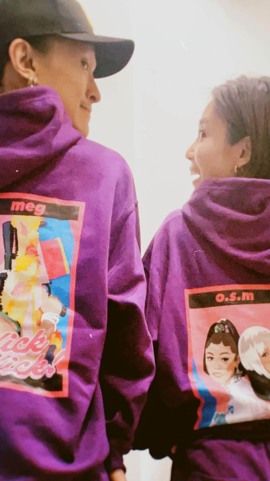 村上愛のインスタグラム：「. . O.S.M+meg 第三弾🍔🍔🍔  大好きなマイメンゆーたくんが主催する、なんくるNightにて🥳  ありがとうございました💕  おさちゃんもいつもありがとう☺️🙏  🎶JUNK @pinoko_instg  @asmi__official   かんわいーい曲で踊れて幸せ🍔💝」
