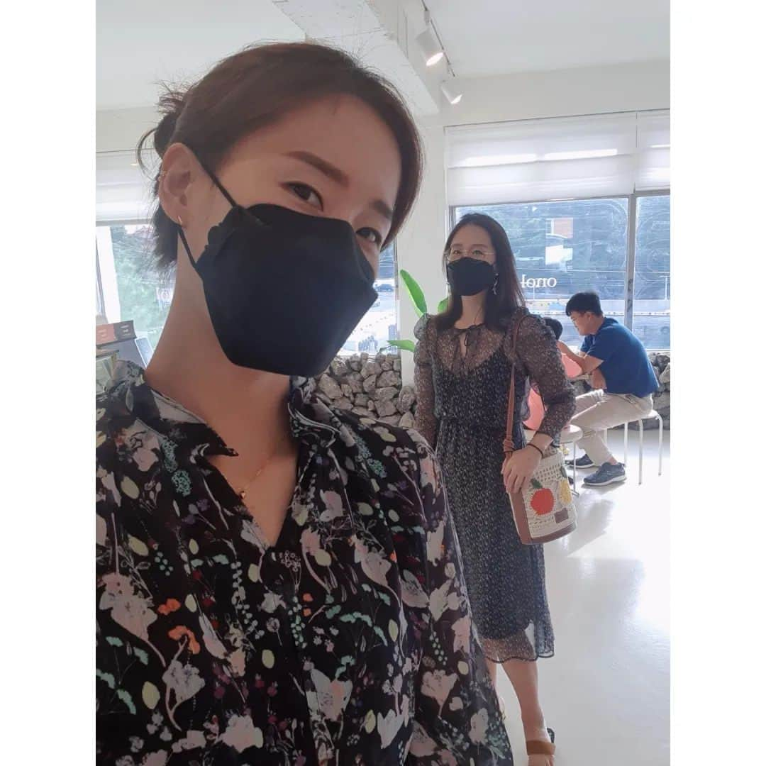 張藝娜さんのインスタグラム写真 - (張藝娜Instagram)「#추석#휴가#끝 #Jeju#Familytime#sisters #다시#본업으로🏸 또 올게 👐」9月12日 0時09分 - yena1213