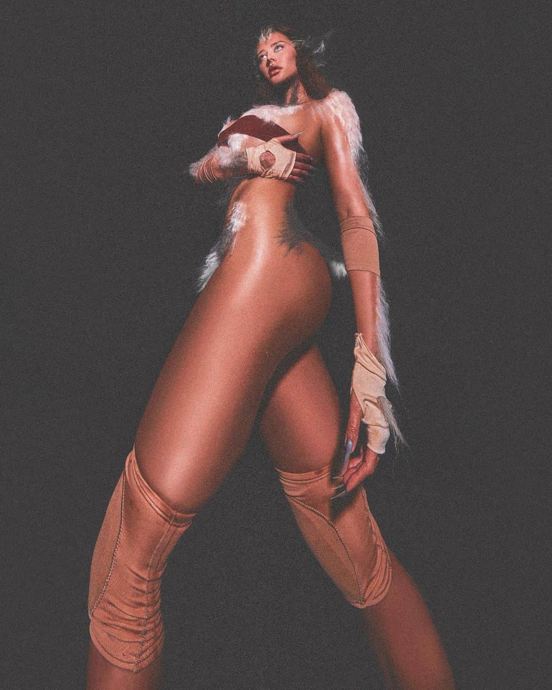Sarahのインスタグラム：「Swiss forest creature emerges 🏔 By: @foxxatron 🦊  @tildax_x_  on the FX」