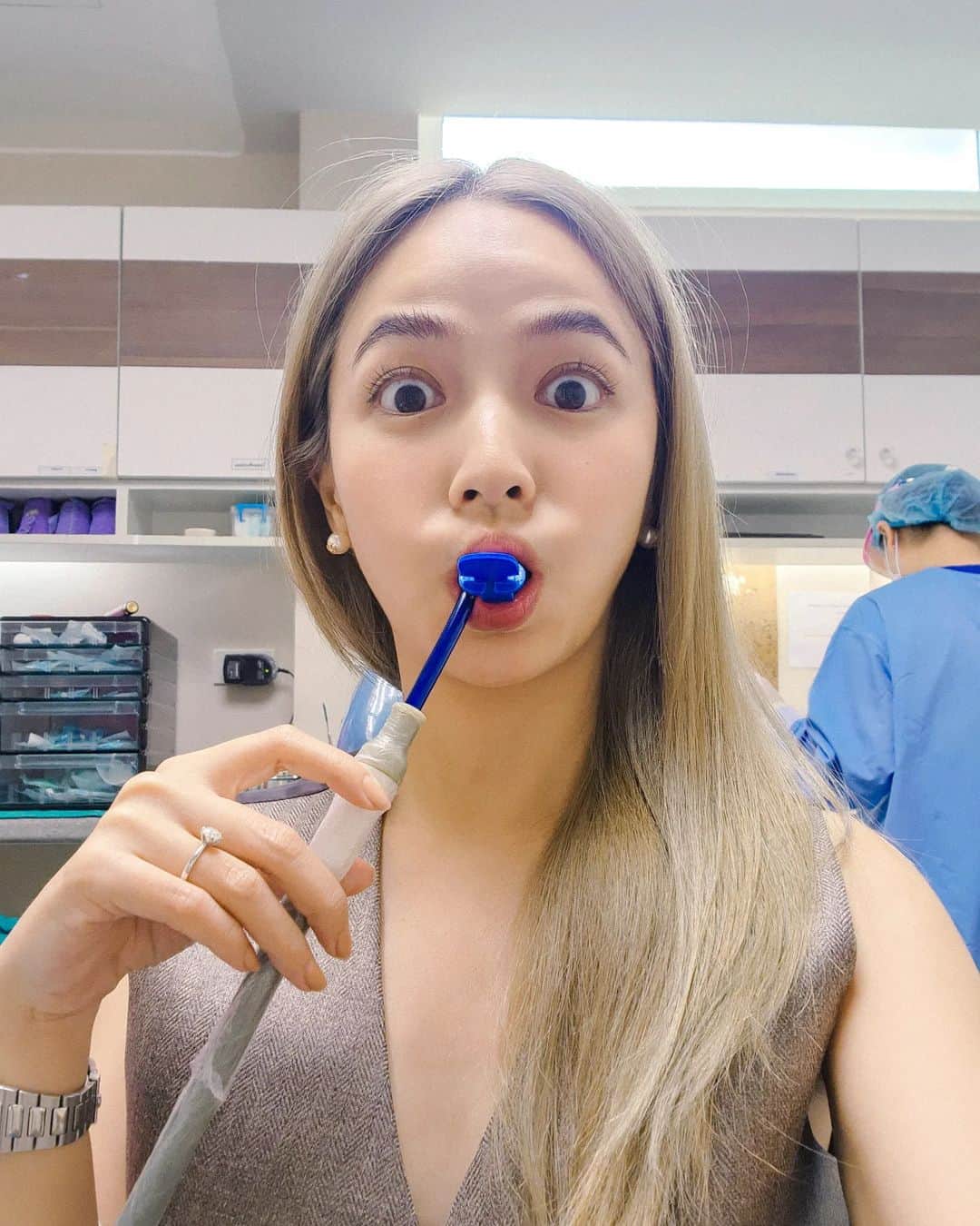バイトゥーイ・ズワピットのインスタグラム：「อย่าลืมขูดหินปูนทุกหกเดือนนะคะ...กู๊ดมอนิ่งค่ะ🦷」