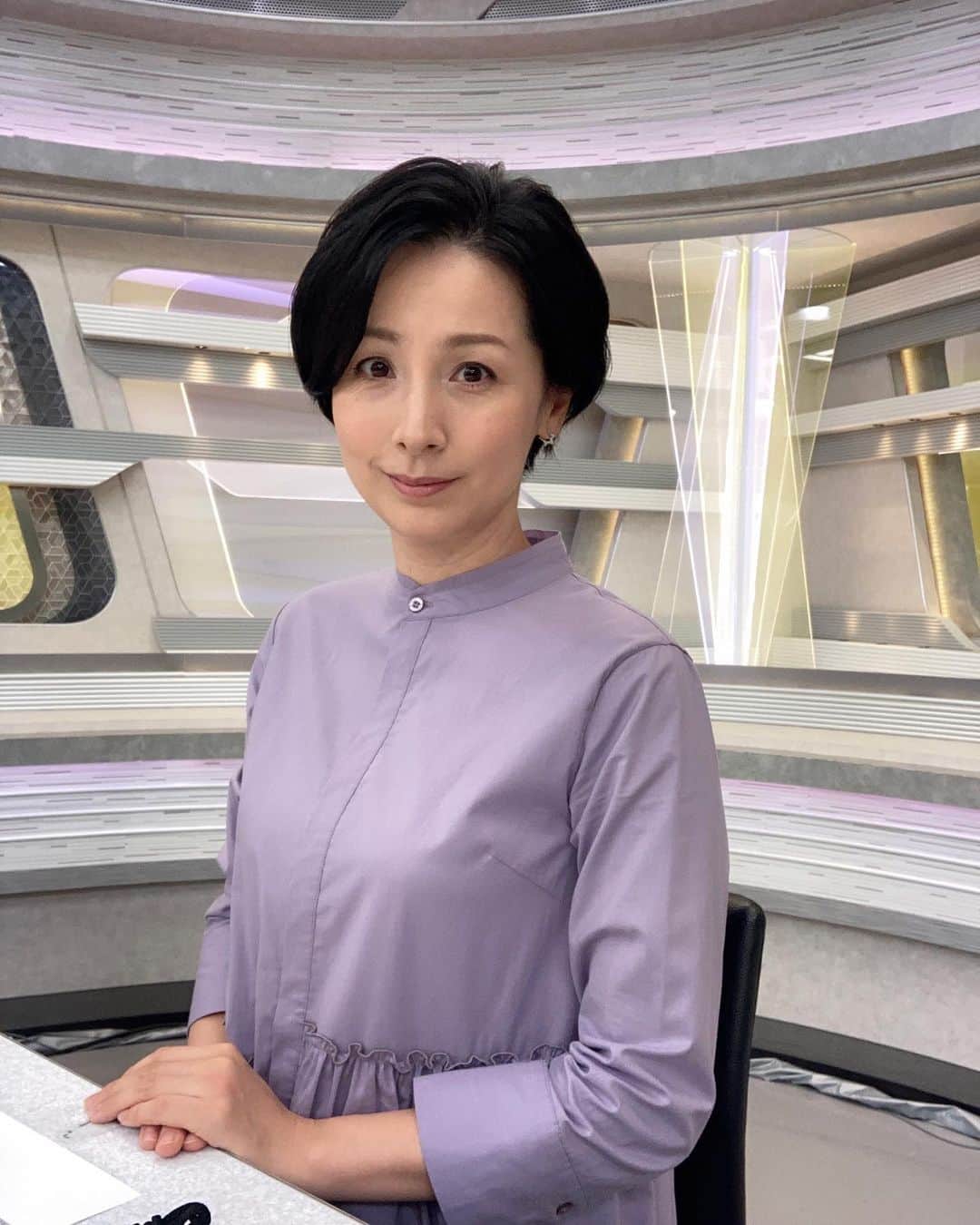 のインスタグラム：「ANNニュース着用衣装  9/9 シャツ・スカート @so_close_official  ピアス @stellarhollywood   9/10 シャツ・スカート @newyorker.since1964  ピアス @starjewelry_press   #テレビ朝日 #アナウンサー #アナウンサー衣装 #ootd #40代コーデ #40代ファッション #50代ファッション #大人コーデ #大人ファッション #野村真季」