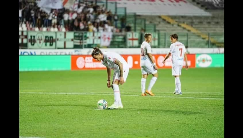 ヤコポ・デジのインスタグラム：「Abbiamo lottato su ogni pallone. Cuore e grinta ed abbiamo portato a casa la vittoria, per noi e per tutti i tifosi ! 🤍❤️ Avanti biancoscudo 🛡 I love this feeling 🔥 @padovacalcio  #derby #noisiamoipadovani」