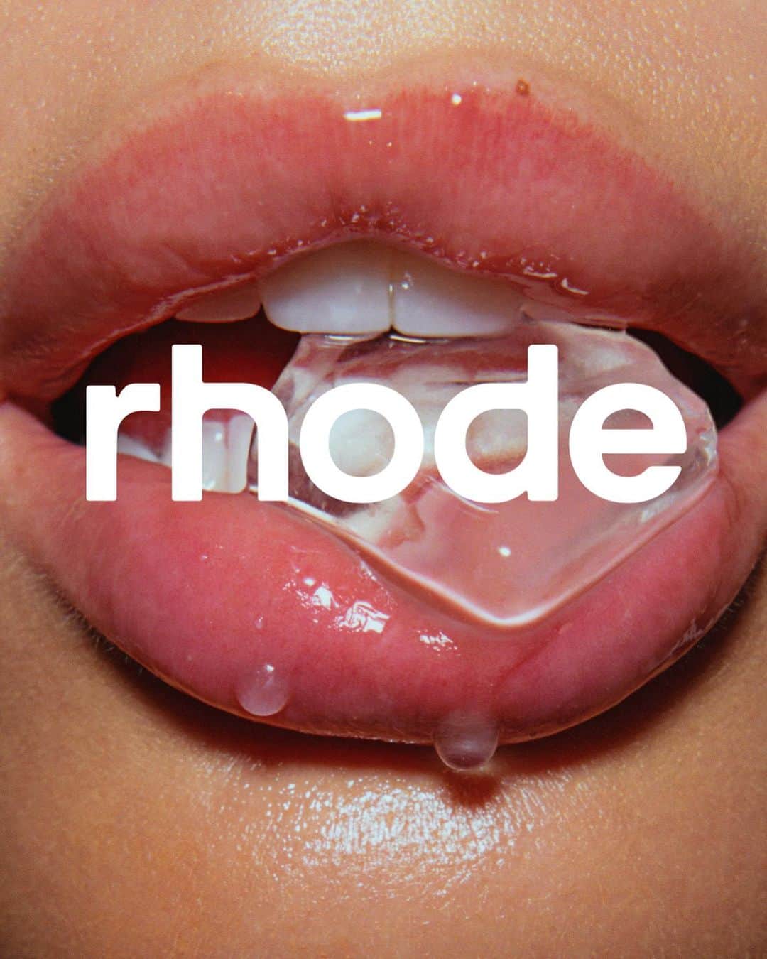ハイレイ・ロード・ボールドウィンのインスタグラム：「TUESDAY The Peptide Lip Treatment is back 🫶🏼 @rhode」