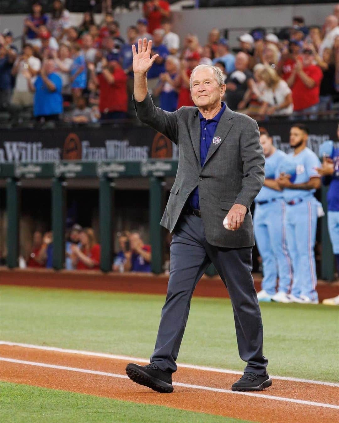 ジョージ・H・W・ブッシュのインスタグラム：「Repost from @rangers • We will never forget.」