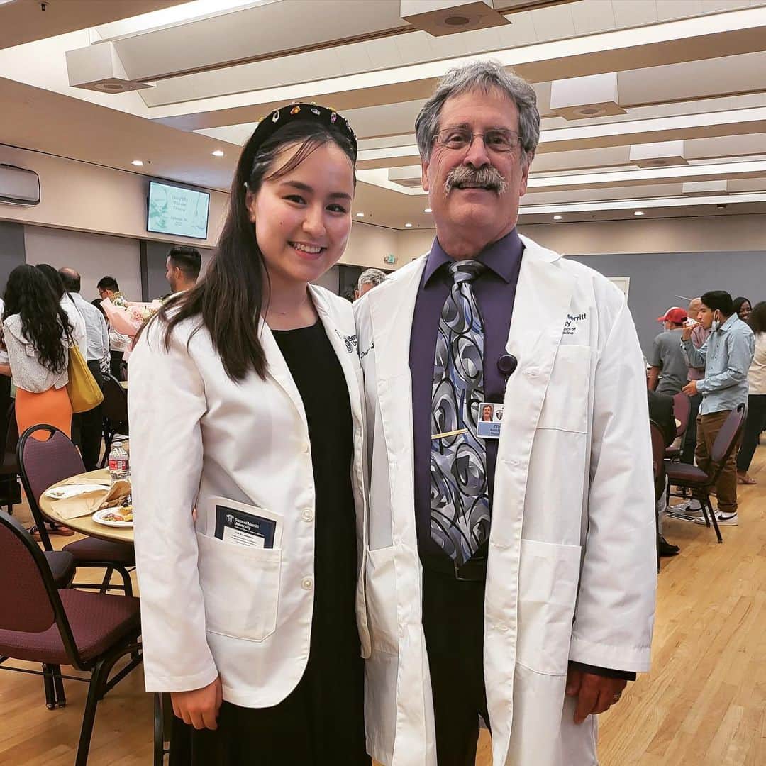 ミコ・フォガティさんのインスタグラム写真 - (ミコ・フォガティInstagram)「Added a new piece to my wardrobe 🥼 It is an honor to be receiving my white coat but also a reminder of all the hard work ahead. I hope to become a confident, respectful, knowledgeable, and empathetic doctor. 🤍This event was extra special as I was able to address the audience and faculty on behalf of my class as the Class President. Thank you to everyone for all your continued support throughout my journey! ❤️🩺⚕️👩🏻‍⚕️🩻」9月12日 6時09分 - mikofogarty