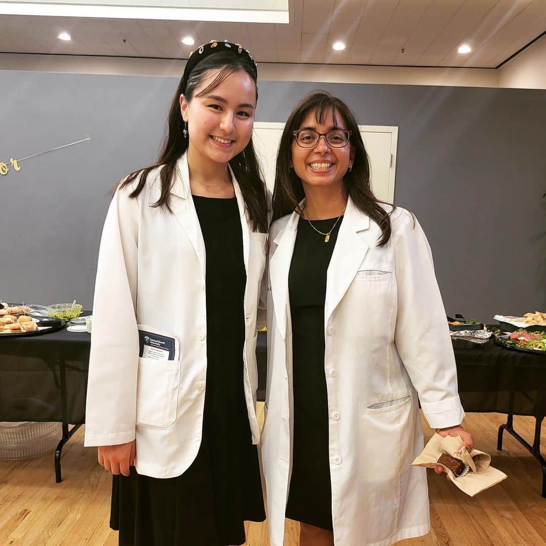 ミコ・フォガティさんのインスタグラム写真 - (ミコ・フォガティInstagram)「Added a new piece to my wardrobe 🥼 It is an honor to be receiving my white coat but also a reminder of all the hard work ahead. I hope to become a confident, respectful, knowledgeable, and empathetic doctor. 🤍This event was extra special as I was able to address the audience and faculty on behalf of my class as the Class President. Thank you to everyone for all your continued support throughout my journey! ❤️🩺⚕️👩🏻‍⚕️🩻」9月12日 6時09分 - mikofogarty